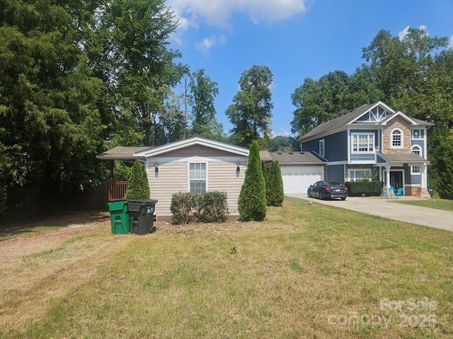 view of front facade with a front yard