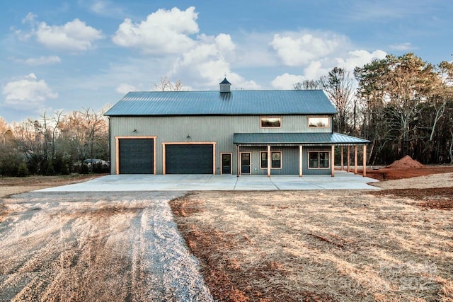 view of front of property with covered porch and a garage