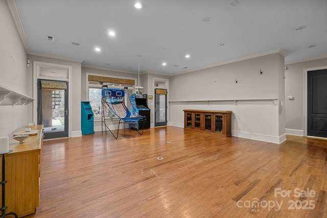 unfurnished living room featuring recessed lighting, crown molding, baseboards, and wood finished floors