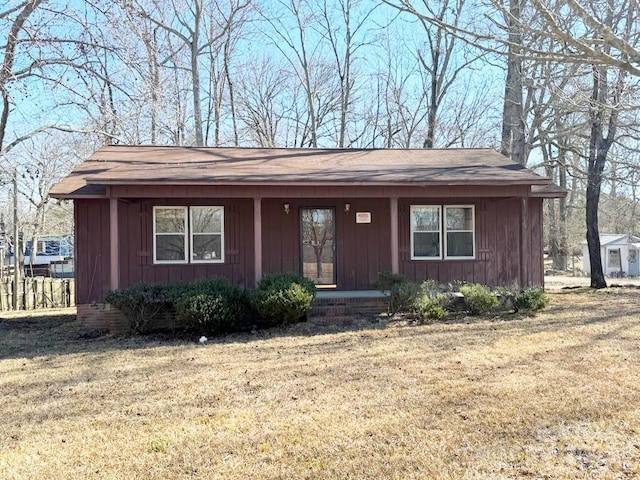 ranch-style house with a front yard