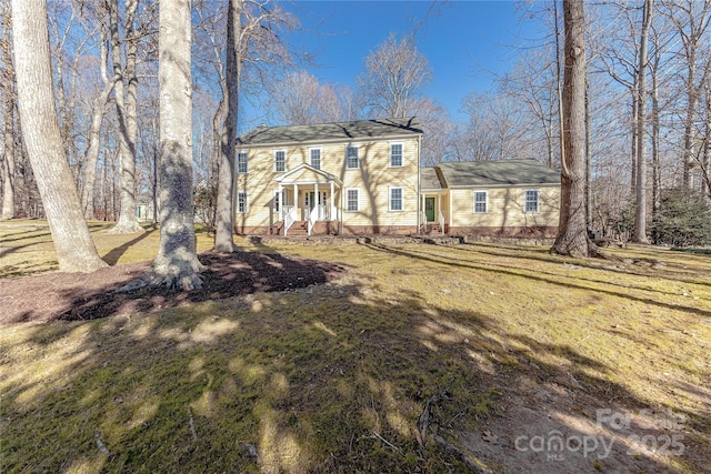 view of front of house featuring a front yard