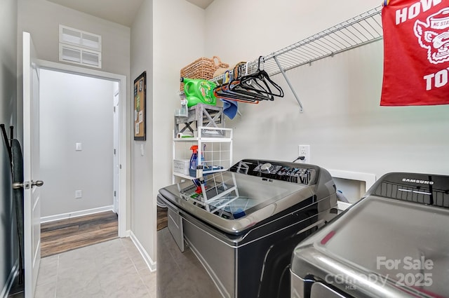 washroom with washing machine and dryer and tile patterned flooring