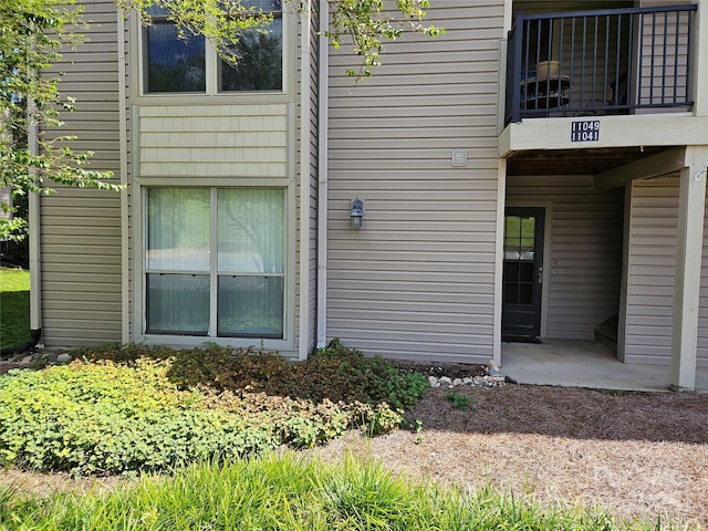 exterior space featuring a balcony