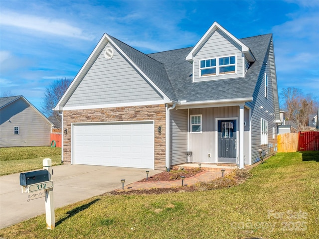 view of front of house featuring a front yard