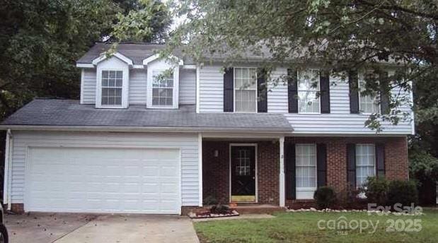 view of front of home featuring a garage and a front yard