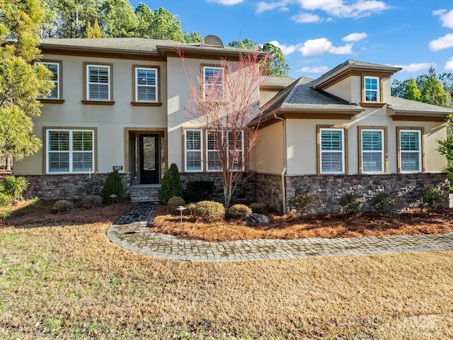 view of front of home featuring a front lawn