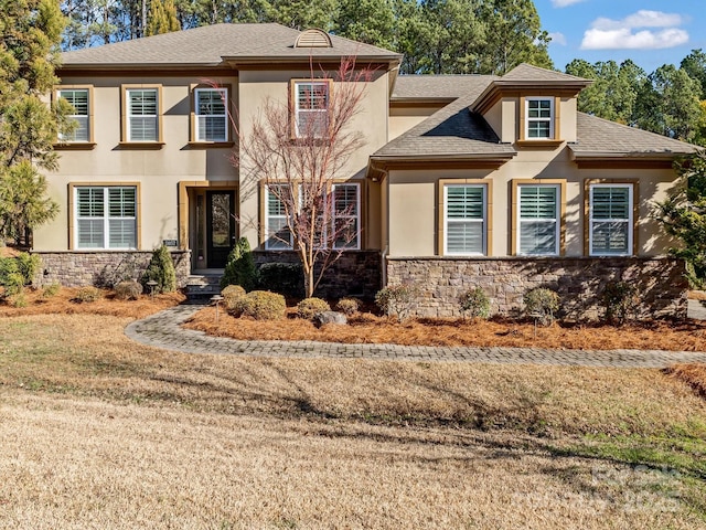 view of front of home featuring a front yard