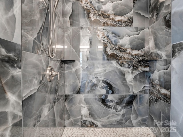 details with a tile shower