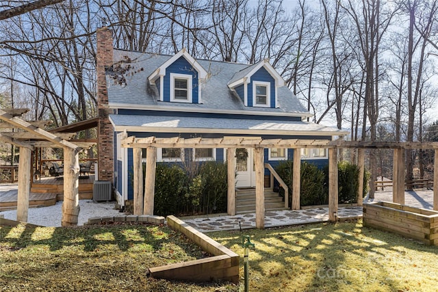 view of front of home featuring a front yard and central air condition unit