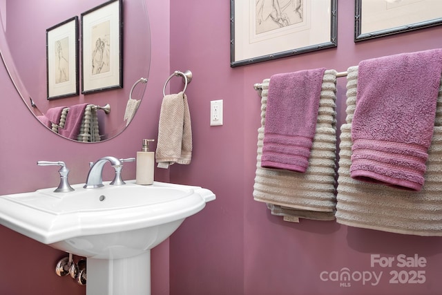 bathroom featuring sink