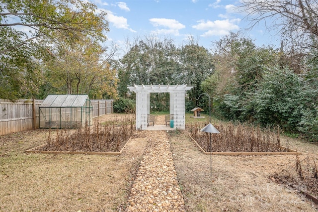 view of yard with an outdoor structure