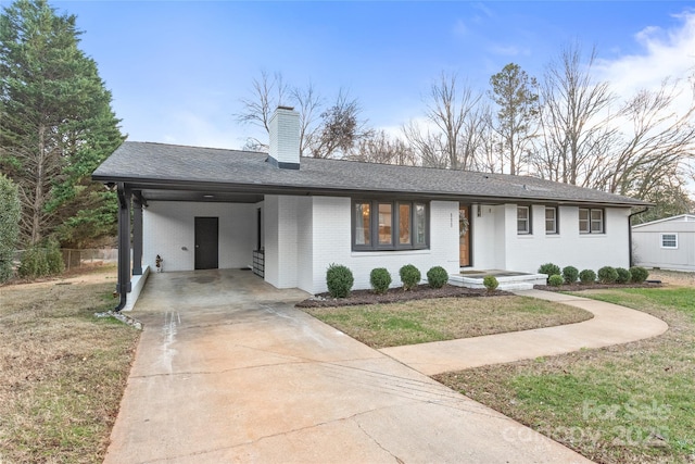 view of front of house featuring a front lawn and a carport