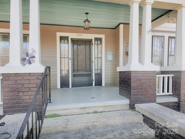 property entrance with covered porch