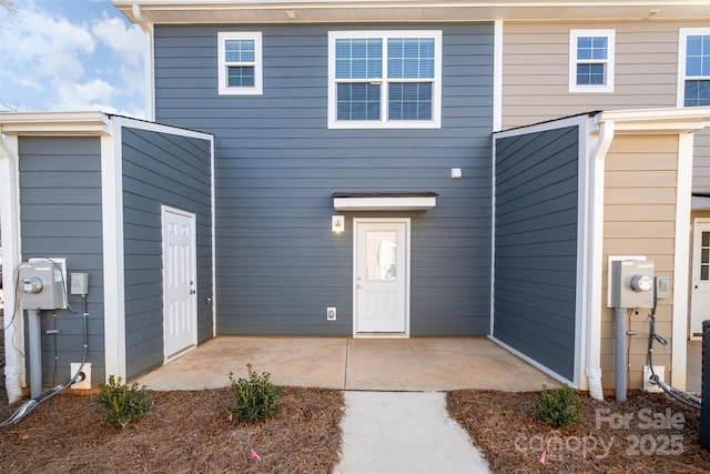 view of front of house featuring a patio area