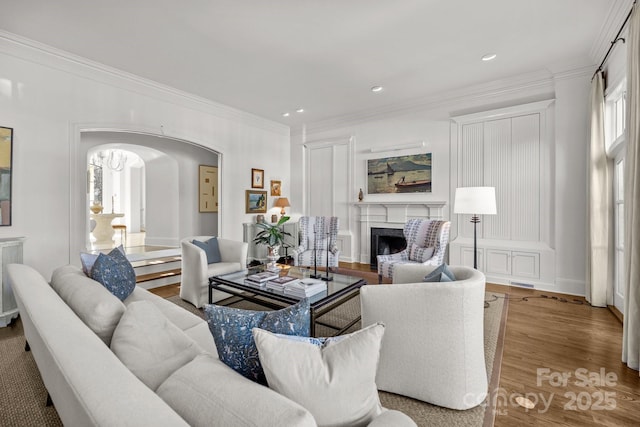 living room featuring light hardwood / wood-style floors and ornamental molding