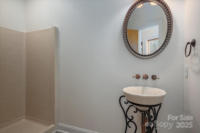 bathroom featuring sink