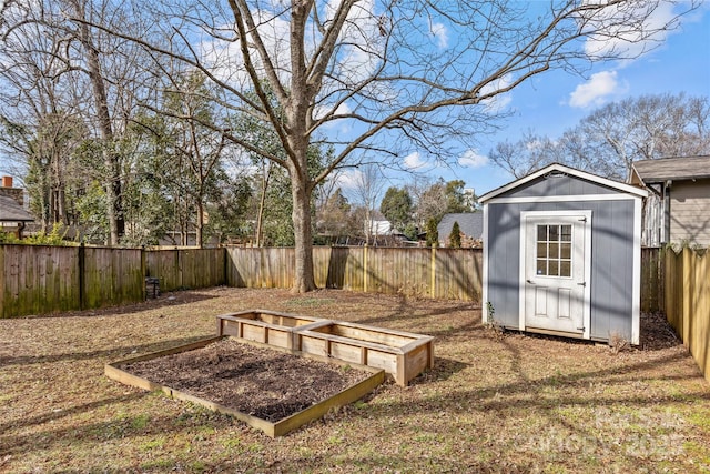 view of yard with a storage unit