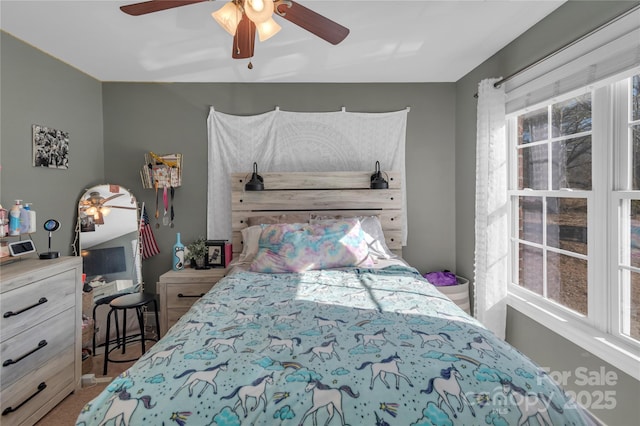 bedroom with ceiling fan