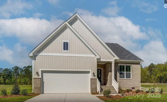 craftsman house featuring a garage