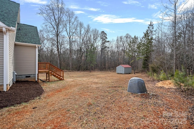 view of yard with a storage unit