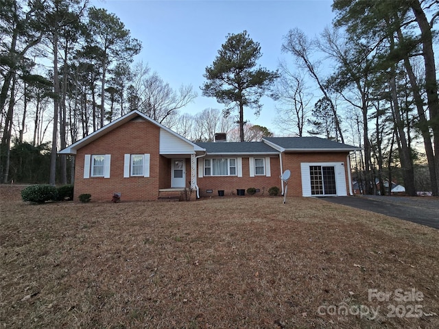 single story home featuring a garage