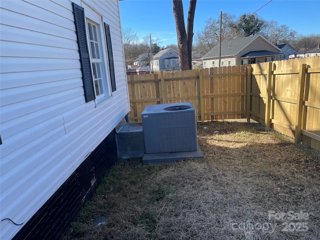 view of yard featuring cooling unit