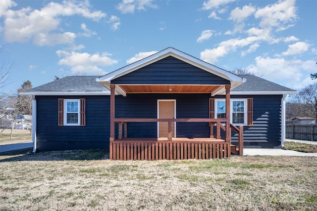 view of front of home featuring a front lawn