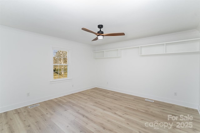 empty room featuring light hardwood / wood-style floors, ornamental molding, and ceiling fan