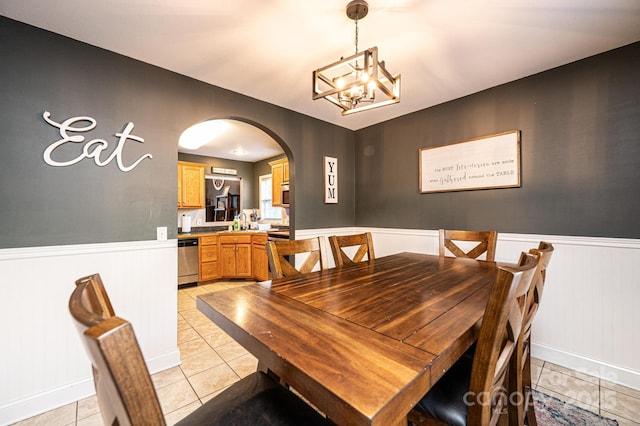 dining space featuring sink, an inviting chandelier, and light tile patterned floors