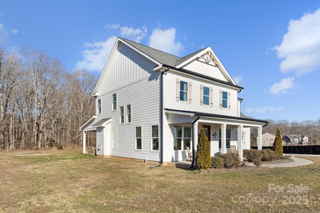 view of front of property featuring a porch and a front lawn