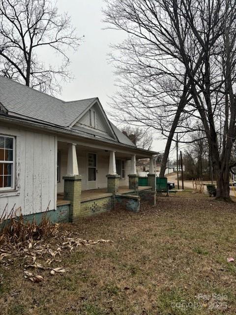 view of home's exterior