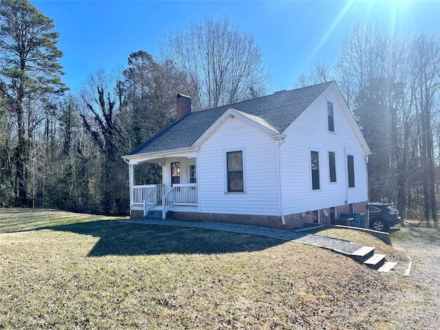 view of front of home featuring a front lawn and covered porch