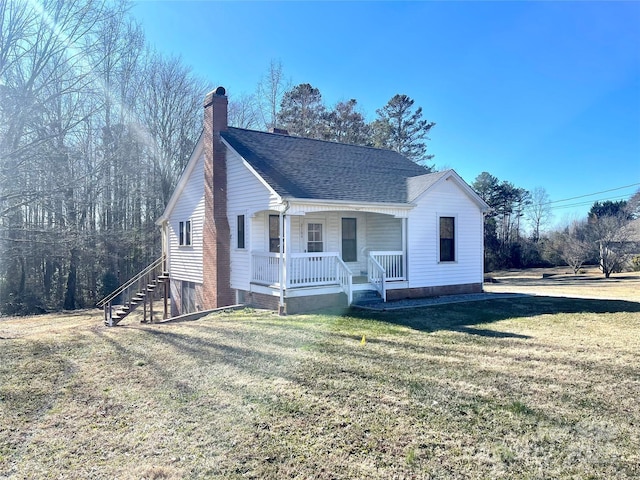 view of front facade with a front lawn and a porch