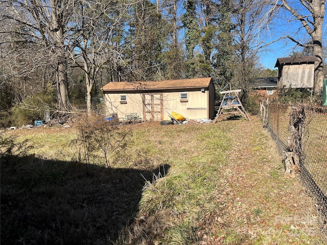 view of yard with a shed