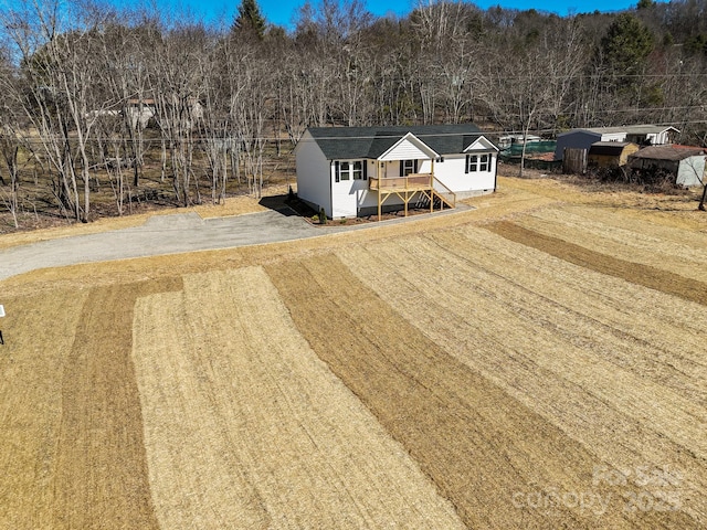 view of front of home featuring aphalt driveway