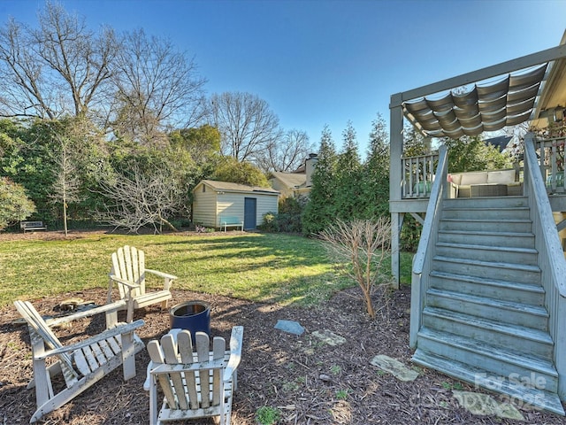 view of yard featuring a storage unit