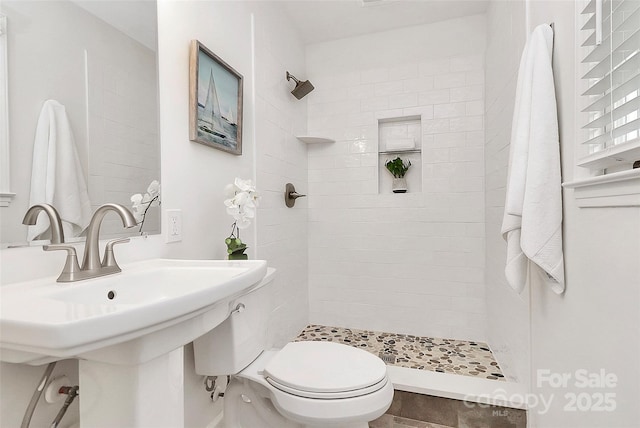 3828 Chandworth Rd, Charlotte, NC 28210 - full bathroom with tiled shower and toilet