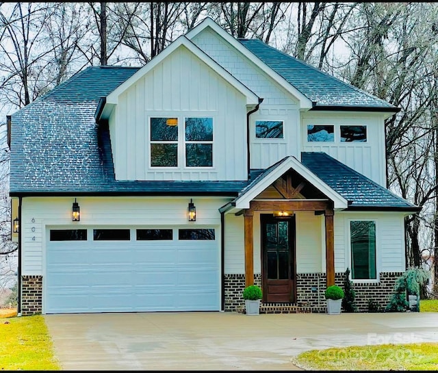 view of front facade with a garage