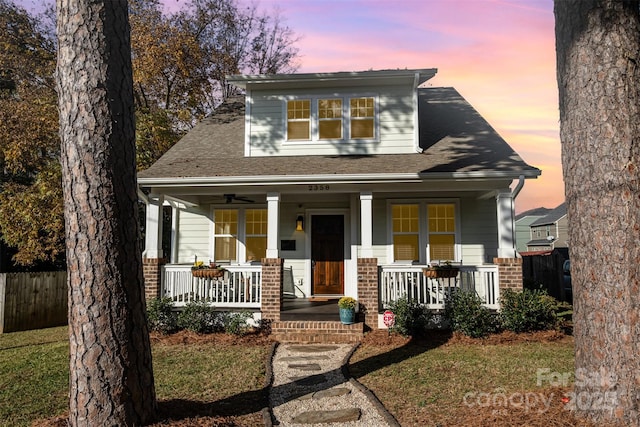 view of front facade featuring ceiling fan and a porch