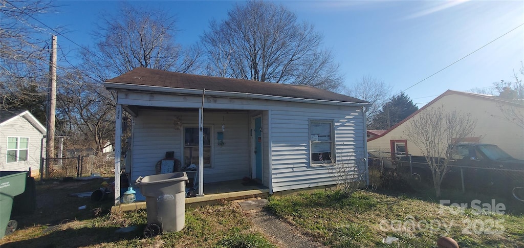 view of front of property