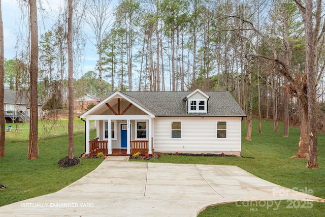 view of front of house with covered porch and a front lawn