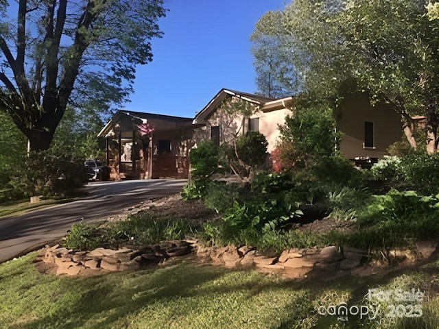 view of front of home with concrete driveway