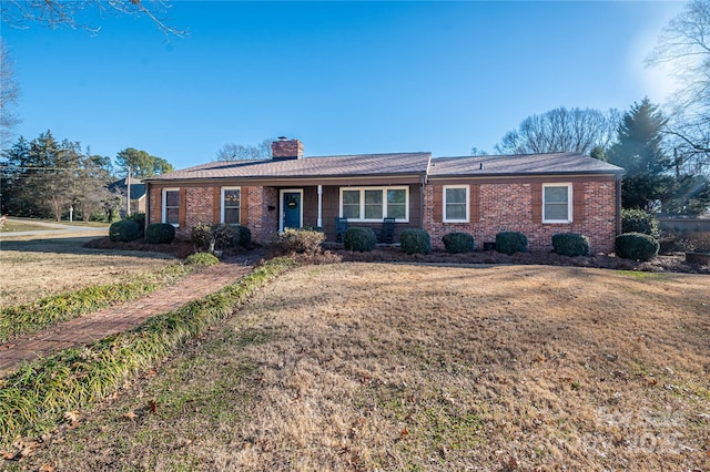 single story home with a front yard