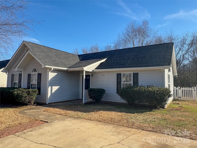 single story home featuring a front yard