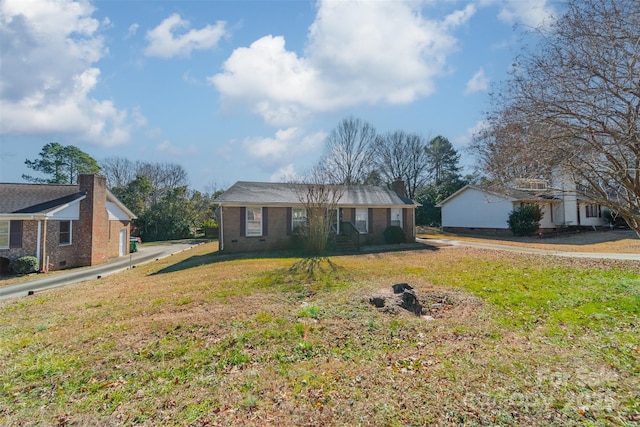 single story home featuring a front yard