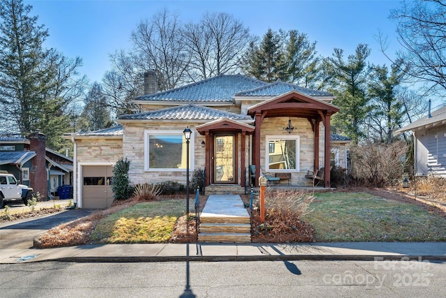 view of front of property featuring a garage and a front lawn