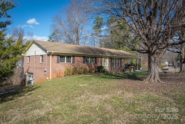 ranch-style home with a front yard