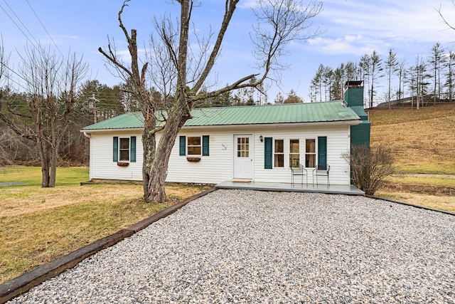 ranch-style home with a front lawn