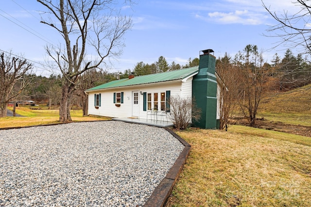 view of front facade with an outbuilding and a front yard