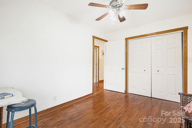 bedroom featuring ceiling fan, dark hardwood / wood-style floors, and a closet